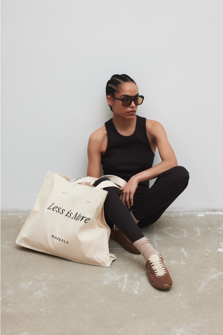 Torba typu shopper bag beżowa large size LESS IS MORE haftowana Torba typu shopper bag beżowa large size LESS IS MORE haftowana