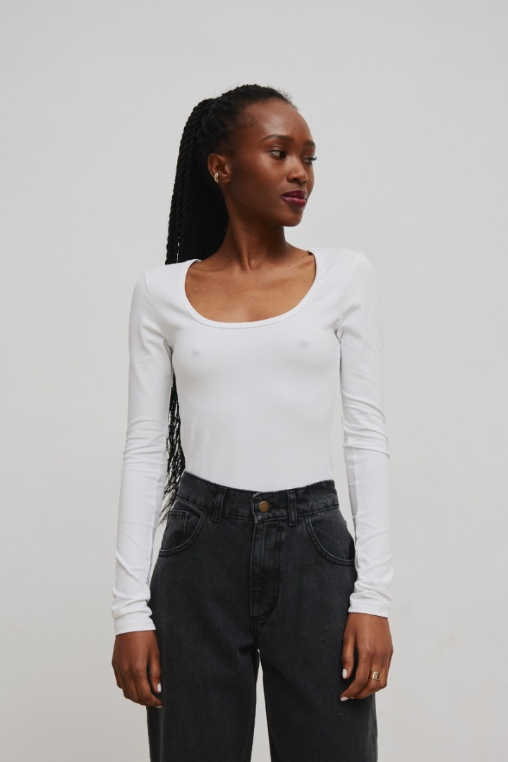 Dopasowany top z długim rękawem w kolorze CLASSIC WHITE - LITE Dopasowany top z długim rękawem w kolorze CLASSIC WHITE - LITE
