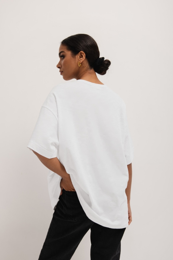 T-shirt typu oversize z HAFTEM w kolorze CLASSIC WHITE